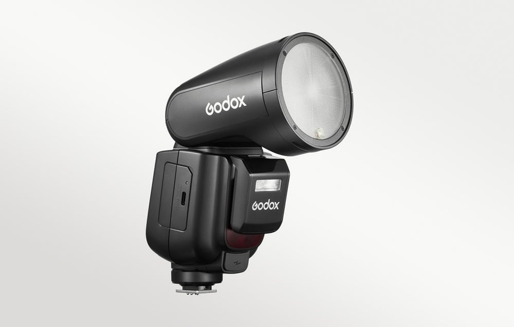 Lampa Godox V1Pro N z dodatkowym modułem błyskowym SU-1 widok z profilu